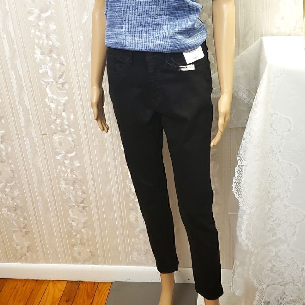 Calvin Klein 5 Pockets  Black Skinny Jeans NWT Size 4/27